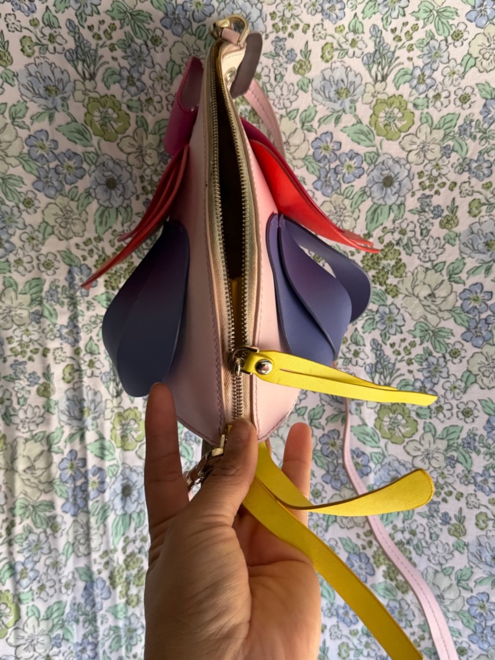 Kate spade parrot crossbody bag - Picture 2 of 6
